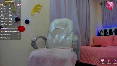 Snapshot of hot_beauty__ chatting on 5, 1, 2025 VALENTINA online show from 5, 1, 2025