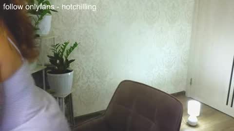 Snapshot of hot_chill__ chatting on 23, 11, 2025 LiluCaroline online show from 23, 11, 2025