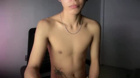 Snapshot of hot_cuteboy02 chatting on 6, 10, 2025 Kim online show from 6, 10, 2025