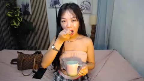 Snapshot of hot_ice_cube chatting on 26, 9, 2025 Ms Yen online show from 26, 9, 2025