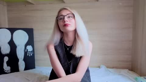 Snapshot of hot_kittie_hot chatting on 12, 6, 2026 hot_kittie_hot online show from 12, 6, 2026