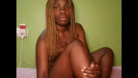 Snapshot of hot_latifah chatting on 19, 10, 2025 hot_latifah online show from 19, 10, 2025