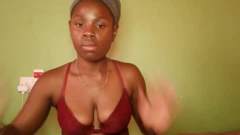 Snapshot of hot_latifah chatting on 4, 11, 2025 hot_latifah online show from 4, 11, 2025