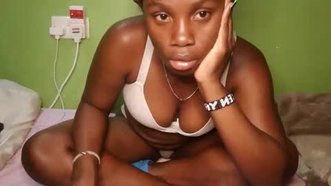 Snapshot of hot_latifah chatting on 6, 11, 2025 hot_latifah online show from 6, 11, 2025