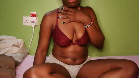 Snapshot of hot_latifah chatting on 9, 11, 2025 hot_latifah online show from 9, 11, 2025