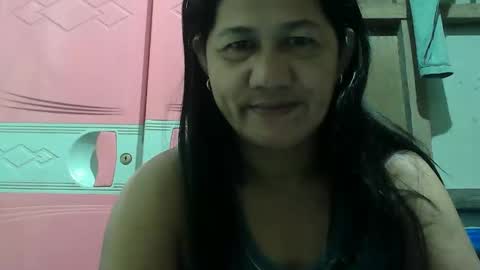 Snapshot of hot_mama09 chatting on 16, 10, 2025 hotmama online show from 16, 10, 2025