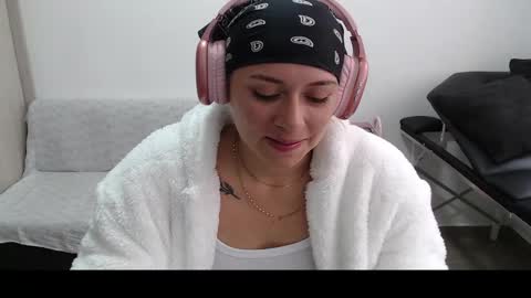 Mia online show from 6, 3, 2025