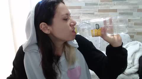 Mia online show from 10, 10, 2025