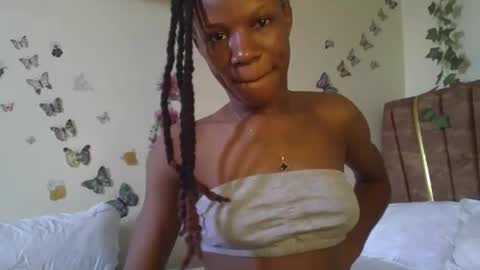 Snapshot of hot_petite100 chatting on 16, 10, 2025 hot petite100 online show from 16, 10, 2025