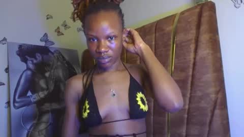 Snapshot of hot_petite100 chatting on 25, 10, 2025 hot petite100 online show from 25, 10, 2025