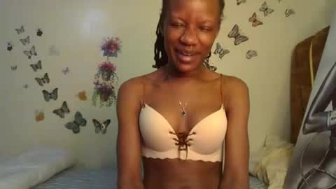 Snapshot of hot_petite100 chatting on 29, 10, 2025 hot petite100 online show from 29, 10, 2025