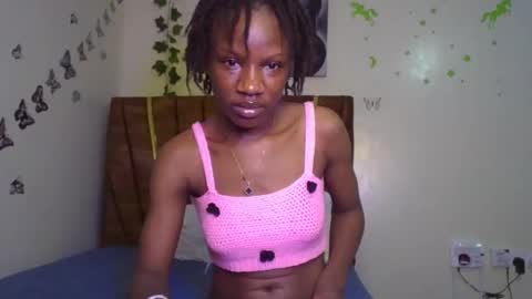 Snapshot of hot_petite100 chatting on 8, 11, 2025 hot petite100 online show from 8, 11, 2025