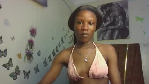 Snapshot of hot_petite100 chatting on 17, 11, 2025 hot petite100 online show from 17, 11, 2025