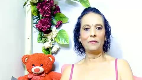 hot queen online show from 10, 6, 2026