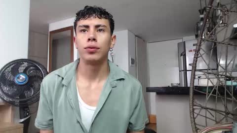 Snapshot of hot_twinks83 chatting on 19, 9, 2025 hot_twinks83 online show from 19, 9, 2025