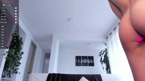 Snapshot of hotay_ chatting on 9, 3, 2025 Andrew xdres08 online show from 9, 3, 2025