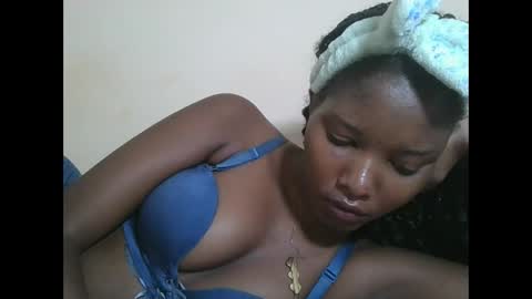 Snapshot of hotbabbee chatting on 29, 4, 2026 love online show from 29, 4, 2026