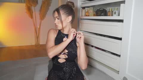 Snapshot of hotbella_ chatting on 7, 10, 2025 Bella online show from 7, 10, 2025