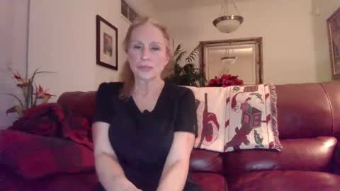 Snapshot of hotblondemilf1962 chatting on 13, 12, 2024 hotblondemilf1962 online show from 13, 12, 2024