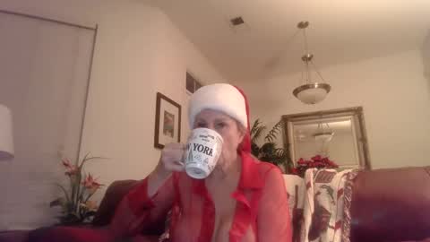Snapshot of hotblondemilf1962 chatting on 22, 12, 2024 hotblondemilf1962 online show from 22, 12, 2024