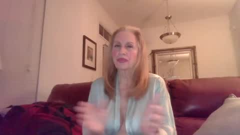 Snapshot of hotblondemilf1962 chatting on 10, 1, 2025 hotblondemilf1962 online show from 10, 1, 2025