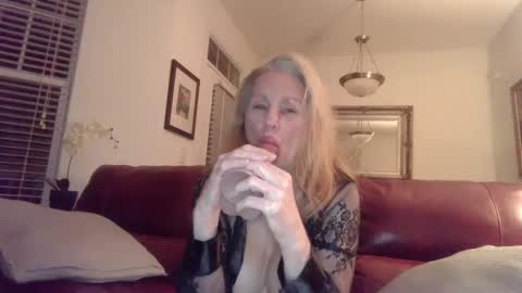 Snapshot of hotblondemilf1962 chatting on 28, 1, 2025 hotblondemilf1962 online show from 28, 1, 2025
