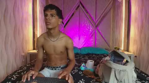 hotcouple_222 online show from 7, 1, 2026