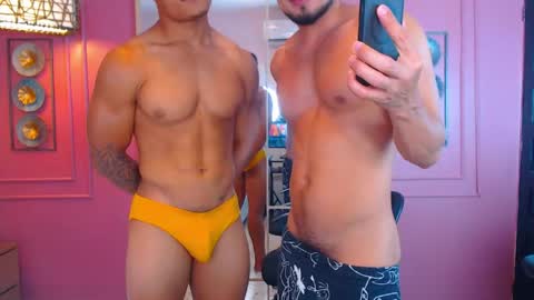 Snapshot of hotcrew_ chatting on 22, 5, 2026 Hussain aaron and Ekko online show from 22, 5, 2026