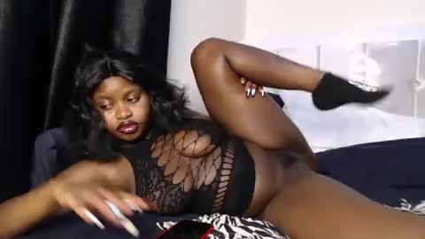 Hotcurvykeisha online show from 3, 1, 2025