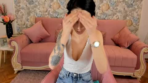 hotfallingdevil online show from 12, 2, 2025