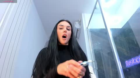 hotfallingdevil online show from 24, 9, 2025