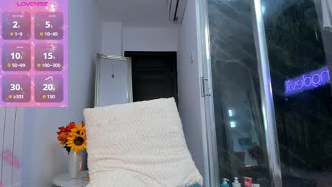 hotfallingdevil online show from 3, 10, 2025