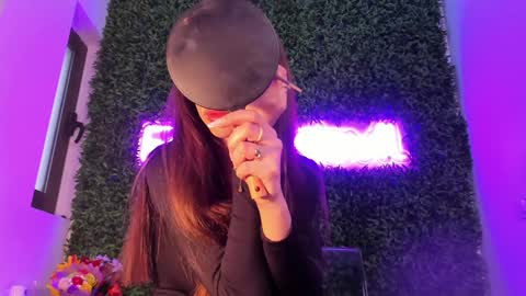 hotfallingdevil online show from 25, 3, 2026