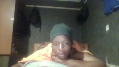 hotguyy001 online show from 17, 2, 2025