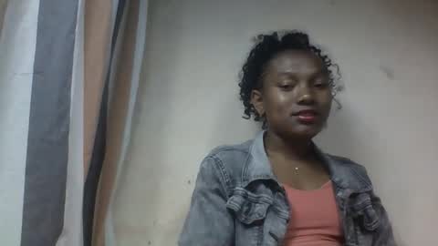 Snapshot of hotiesveronique chatting on 12, 9, 2025 veronique online show from 12, 9, 2025