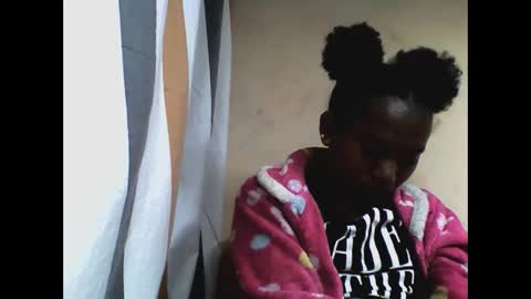 Snapshot of hotiesveronique chatting on 7, 10, 2025 veronique online show from 7, 10, 2025