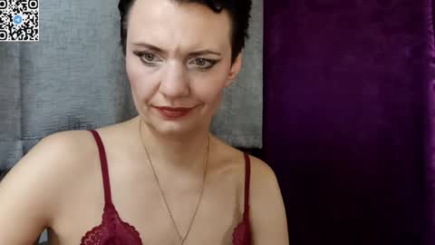hotmamaqueen234 online show from 15, 4, 2026