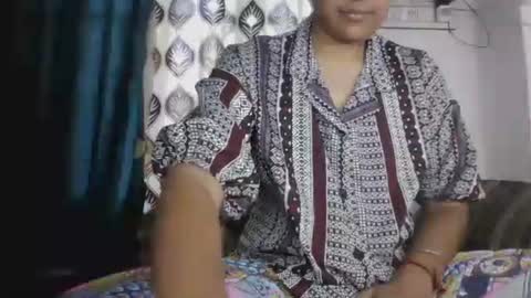 Snapshot of hotnsweetindian chatting on 17, 4, 2026 lola online show from 17, 4, 2026