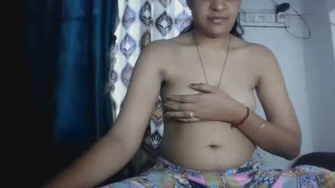 Snapshot of hotnsweetindian chatting on 23, 4, 2026 lola online show from 23, 4, 2026