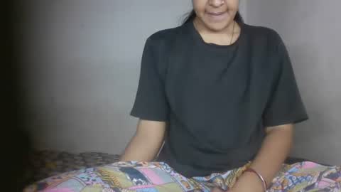 Snapshot of hotnsweetindian chatting on 30, 4, 2026 lola online show from 30, 4, 2026