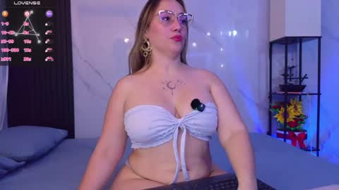 Snapshot of hotpawgmilf chatting on 6, 5, 2026 Sussy Bloom online show from 6, 5, 2026