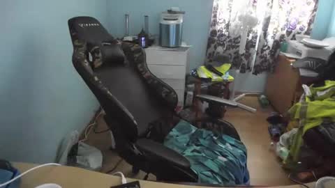 hot online show from 16, 10, 2025