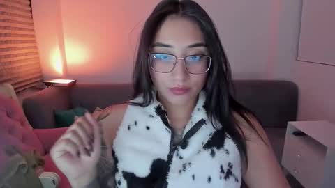 hottbee3645 online show from 10, 3, 2026