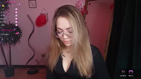 Snapshot of hottease_pvt chatting on 4, 2, 2025 hello Im Eva online show from 4, 2, 2025