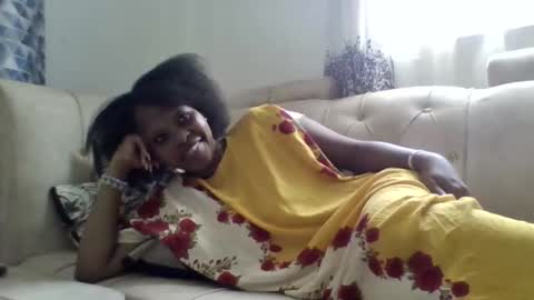 Snapshot of hottie_creamy chatting on 12, 9, 2025 hottiecreamys cam online show from 12, 9, 2025