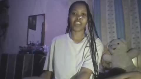 Snapshot of hottie_creamy chatting on 14, 10, 2025 hottiecreamys cam online show from 14, 10, 2025