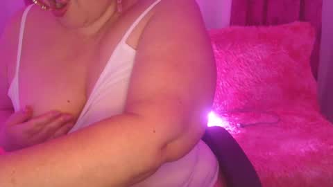 Snapshot of hottieauntie chatting on 19, 10, 2025 sweetie Aunt online show from 19, 10, 2025