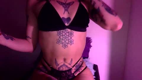 Snapshot of hottietat4u chatting on 18, 1, 2025 Tat  online show from 18, 1, 2025