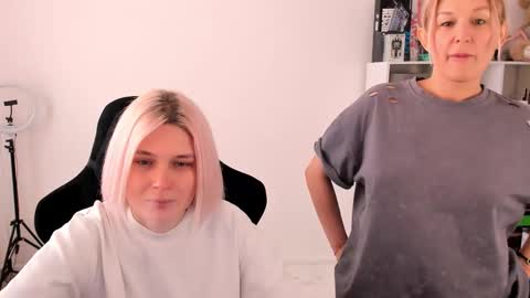 Nessie and Jessie online show from 31, 10, 2025