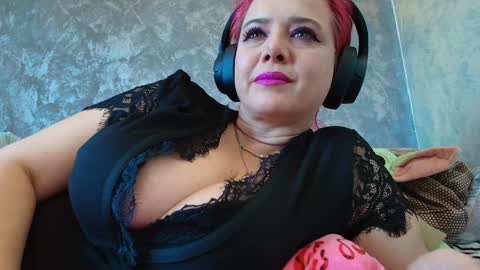 Goddess of  Luv online show from 2, 1, 2025